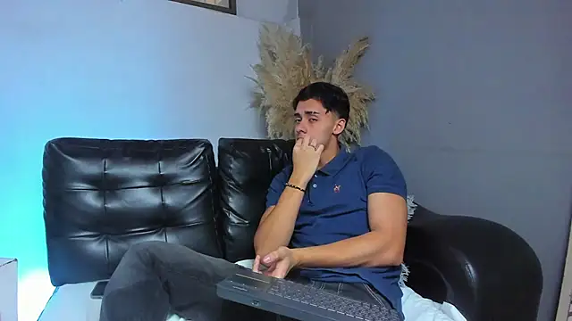 ZeusBrant online show from March 13, 2026, 1:29 pm