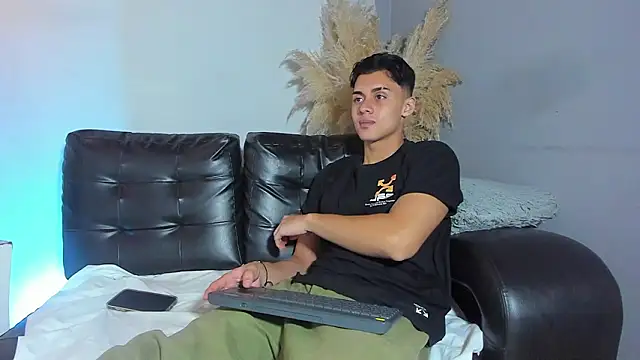 ZeusBrant online show from March 18, 2026, 1:47 pm