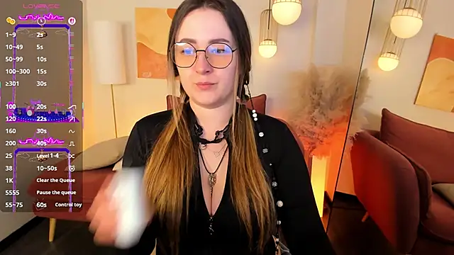 EmmaBloomm online show from December 18, 2025, 9:10 pm