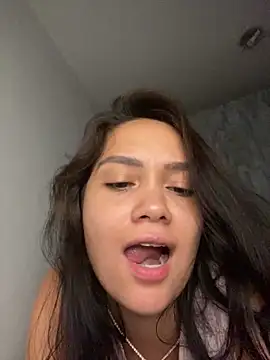 carolsapequinha online show from February 9, 2026, 10:41 am