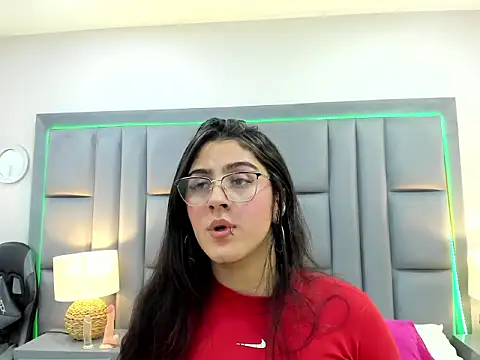 LuisaFranco online show from November 30, 2025, 4:16 am