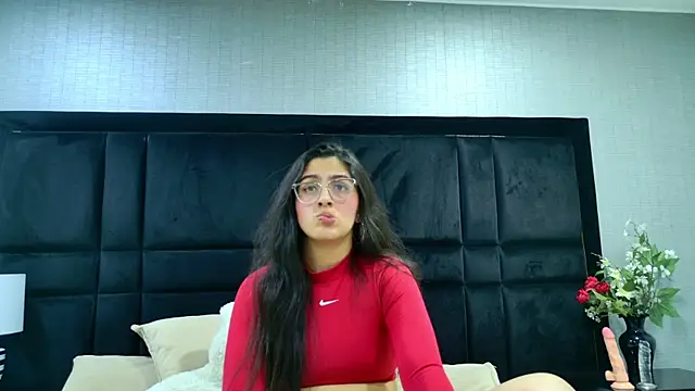 LuisaFranco online show from December 5, 2025, 3:59 am