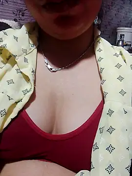 Snapshot of isha_sharma2002 chatting on November 18, 2025, 3:27 pm isha sharma2002 online show from November 18, 2025, 3:27 pm