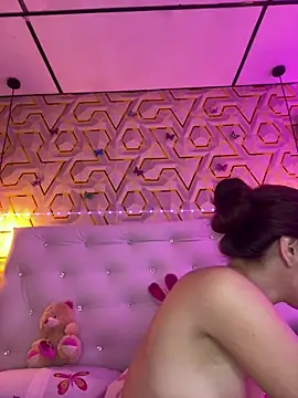 Snapshot of MelanyyJhonson15 chatting on February 26, 2026, 2:43 am MelanyyJhonson15 online show from February 26, 2026, 2:43 am