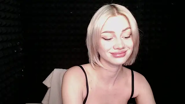 Snapshot of RealLinaaa chatting on November 18, 2025, 7:07 pm RealLinaaa online show from November 18, 2025, 7:07 pm