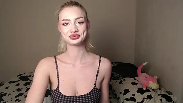 Snapshot of RealLinaaa chatting on December 14, 2025, 10:25 pm RealLinaaa online show from December 14, 2025, 10:25 pm