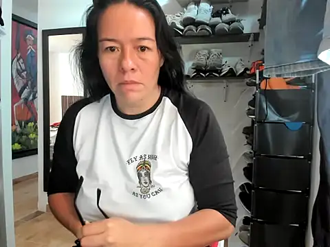 Snapshot of caroline_47 chatting on April 18, 2026, 4:00 pm caroline 47 online show from April 18, 2026, 4:00 pm