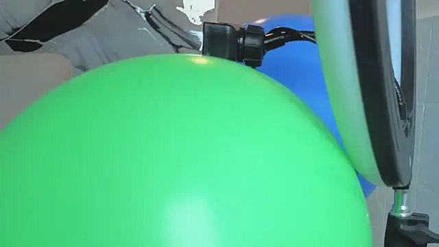 Hanna Goldenst online show from December 19, 2025, 11:39 am