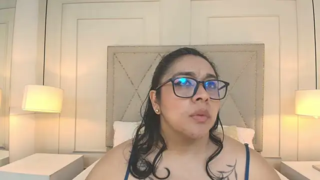 Snapshot of ViickyLee chatting on May 9, 2026, 2:22 pm ViickyLee online show from May 9, 2026, 2:22 pm
