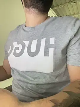 Snapshot of julianlondo111 chatting on December 19, 2025, 2:40 am julianlondo111 online show from December 19, 2025, 2:40 am