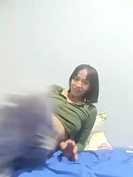 Snapshot of alexandra100gg chatting on November 13, 2025, 2:43 am alexandra100gg online show from November 13, 2025, 2:43 am