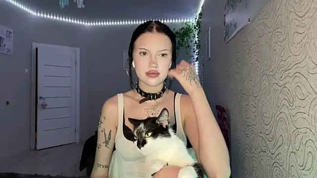 JuliaElse online show from December 19, 2025, 4:58 pm