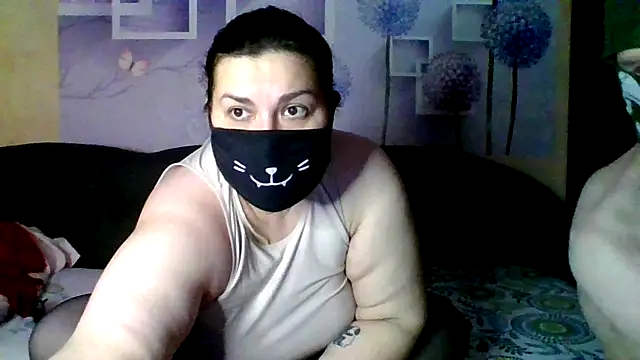 Snapshot of honey_sweet_couple chatting on December 19, 2025, 8:05 pm honey sweet couple online show from December 19, 2025, 8:05 pm