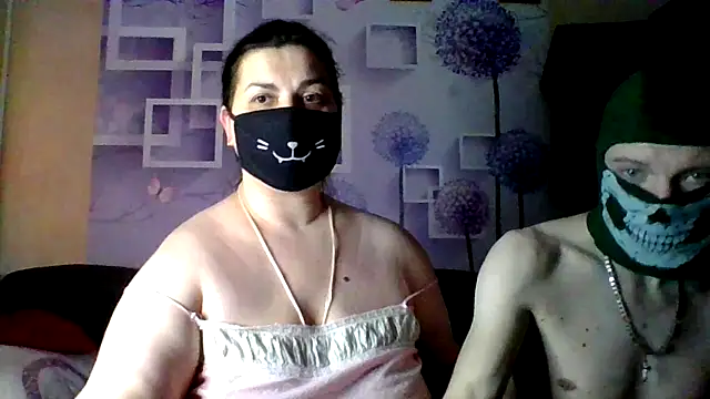 Snapshot of honey_sweet_couple chatting on January 6, 2026, 8:34 pm honey sweet couple online show from January 6, 2026, 8:34 pm