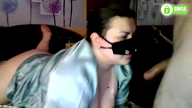 Snapshot of honey_sweet_couple chatting on January 13, 2026, 3:50 pm honey sweet couple online show from January 13, 2026, 3:50 pm