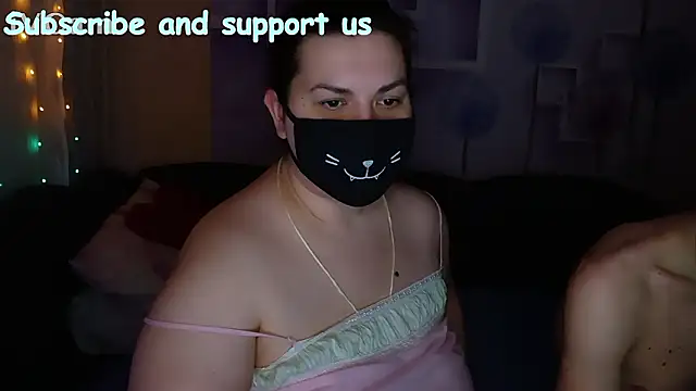 Snapshot of honey_sweet_couple chatting on March 1, 2026, 5:37 pm honey sweet couple online show from March 1, 2026, 5:37 pm