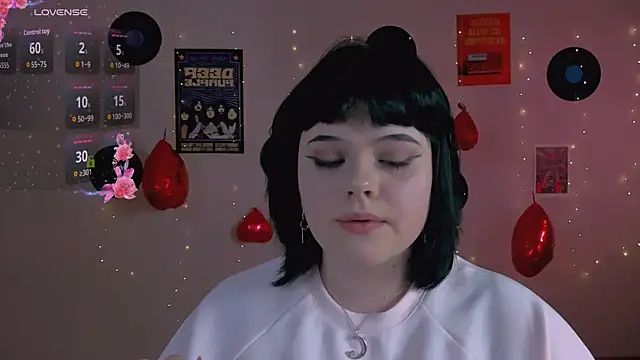 Snapshot of lika_pop chatting on February 17, 2026, 8:15 pm lika pop online show from February 17, 2026, 8:15 pm