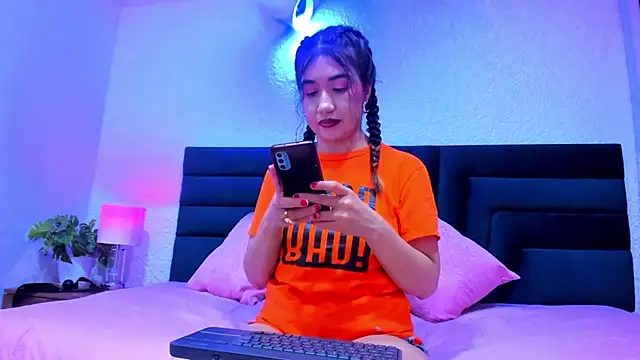 VictoriaRouge  online show from April 9, 2026, 3:06 am