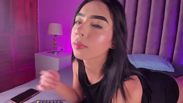 GabrielaSuarez  online show from May 20, 2026, 7:53 pm