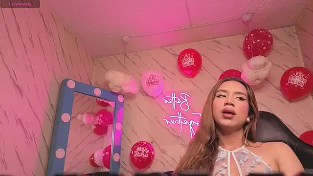 Snapshot of Evy_Luxx_v chatting on November 14, 2025, 4:44 am Evy Luxx v online show from November 14, 2025, 4:44 am