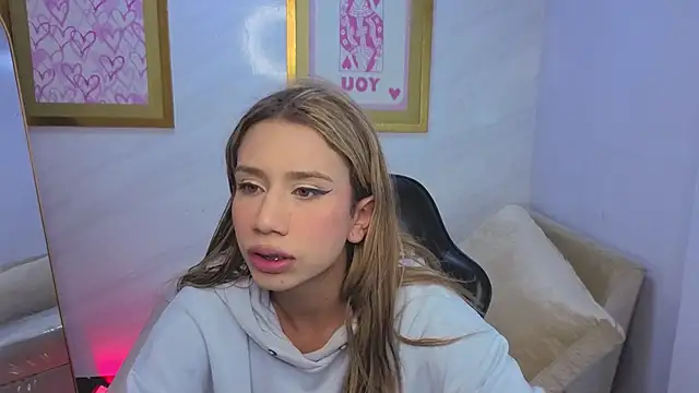 Evy Luxx v online show from April 11, 2026, 7:45 am