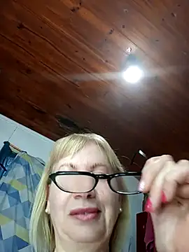 Snapshot of SexyMilf1211 chatting on November 19, 2025, 11:10 am SexyMilf1211 online show from November 19, 2025, 11:10 am