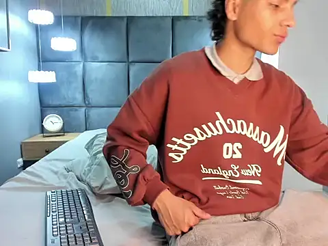 Snapshot of MattFiore chatting on November 25, 2025, 12:05 pm MattFiore online show from November 25, 2025, 12:05 pm