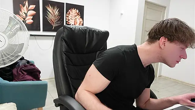 Snapshot of Charles_Dreams chatting on February 3, 2026, 7:08 pm Charles Dreams online show from February 3, 2026, 7:08 pm