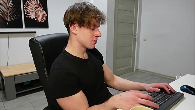 Snapshot of Charles_Dreams chatting on February 13, 2026, 7:32 pm Charles Dreams online show from February 13, 2026, 7:32 pm