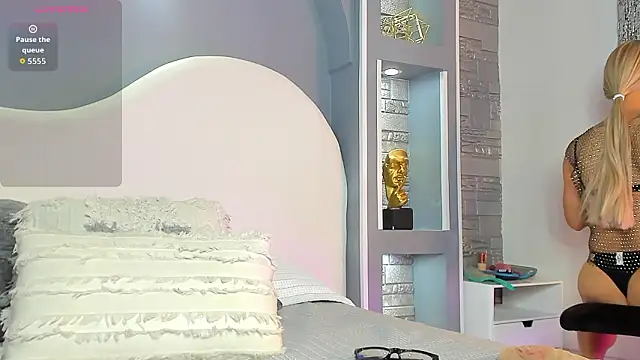 Valentino moretti online show from February 3, 2026, 12:10 pm