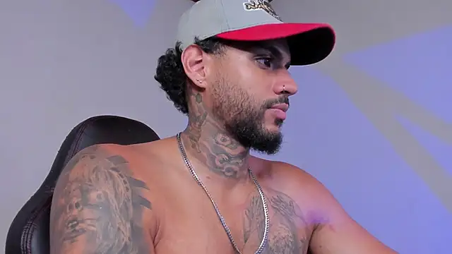 Snapshot of LuigiVitale_1 chatting on February 4, 2026, 1:33 am LuigiVitale 1 online show from February 4, 2026, 1:33 am