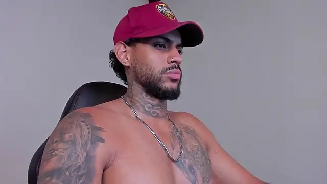 Snapshot of LuigiVitale_1 chatting on February 8, 2026, 3:43 am LuigiVitale 1 online show from February 8, 2026, 3:43 am