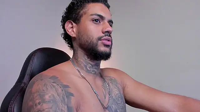 Snapshot of LuigiVitale_1 chatting on February 14, 2026, 1:57 am LuigiVitale 1 online show from February 14, 2026, 1:57 am