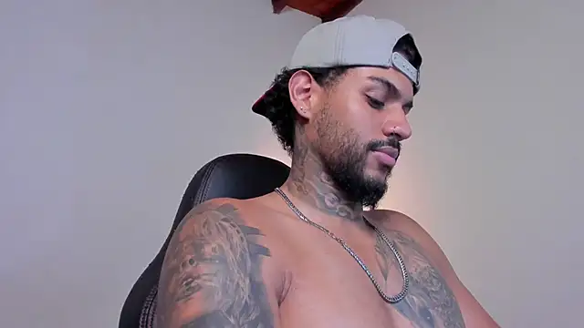 Snapshot of LuigiVitale_1 chatting on February 19, 2026, 1:45 am LuigiVitale 1 online show from February 19, 2026, 1:45 am