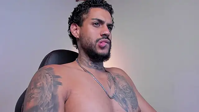 Snapshot of LuigiVitale_1 chatting on February 20, 2026, 1:46 am LuigiVitale 1 online show from February 20, 2026, 1:46 am