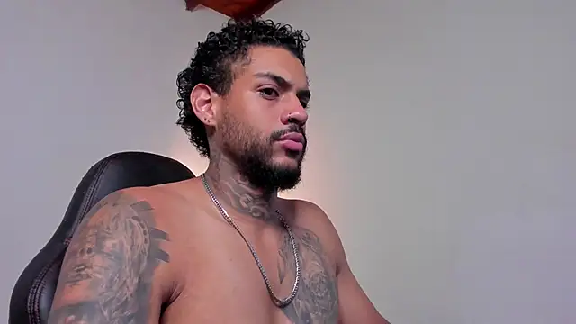 Snapshot of LuigiVitale_1 chatting on February 22, 2026, 1:18 am LuigiVitale 1 online show from February 22, 2026, 1:18 am