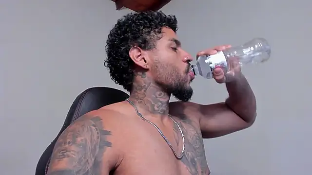 Snapshot of LuigiVitale_1 chatting on February 23, 2026, 1:47 am LuigiVitale 1 online show from February 23, 2026, 1:47 am