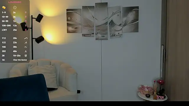 haileyflorez  online show from March 21, 2026, 4:10 pm