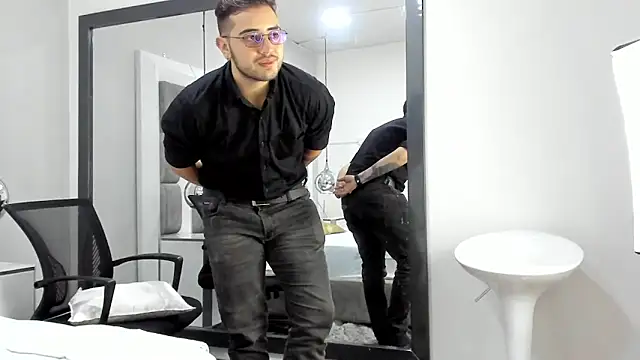 Ethan Greys online show from November 20, 2025, 4:01 am