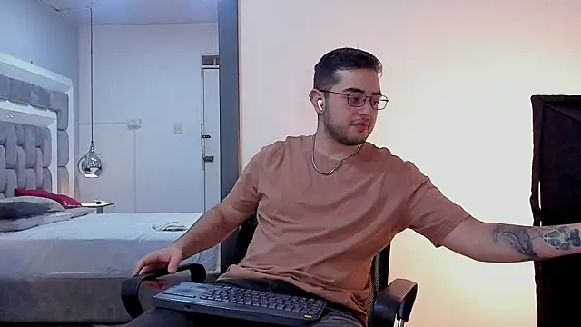 Ethan Greys online show from December 22, 2025, 3:47 am