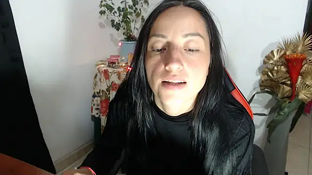 Snapshot of Megan-love2 chatting on November 15, 2025, 4:32 am Megan-love2 online show from November 15, 2025, 4:32 am