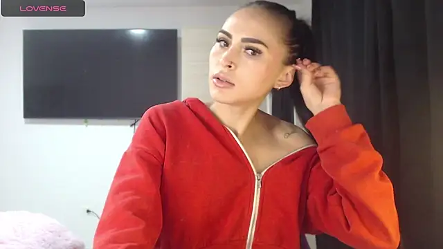 Linda  fiore online show from November 16, 2025, 4:29 am