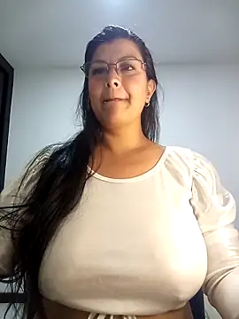 CelesteAlvarez1989 online show from April 28, 2026, 2:27 am
