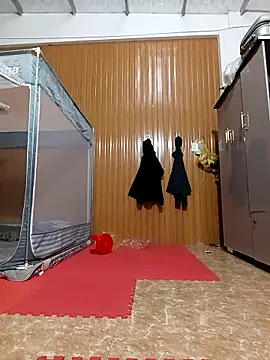 Snapshot of sara-xx chatting on February 5, 2026, 2:16 am sara-xx online show from February 5, 2026, 2:16 am