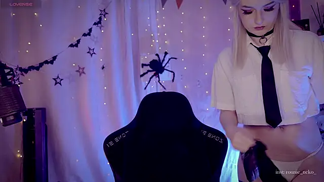 Snapshot of vronnier chatting on November 25, 2025, 12:38 pm vronnier online show from November 25, 2025, 12:38 pm