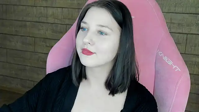 Snapshot of TinnaBurton chatting on January 13, 2026, 4:23 pm TinnaBurton online show from January 13, 2026, 4:23 pm