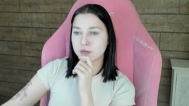 Snapshot of TinnaBurton chatting on February 7, 2026, 4:43 pm TinnaBurton online show from February 7, 2026, 4:43 pm