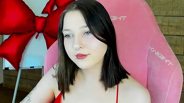 Snapshot of TinnaBurton chatting on February 14, 2026, 4:26 pm TinnaBurton online show from February 14, 2026, 4:26 pm