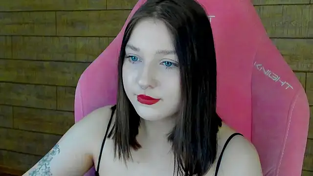 Snapshot of TinnaBurton chatting on February 19, 2026, 4:36 pm TinnaBurton online show from February 19, 2026, 4:36 pm