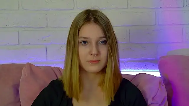 Snapshot of TinnaBurton chatting on February 28, 2026, 4:41 pm TinnaBurton online show from February 28, 2026, 4:41 pm